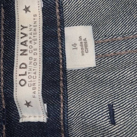 Old navy mini skirt only worn 1 time - Picture 3 of 3